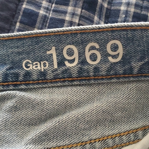 COPY - Gap Jean Shorts - Picture 3 of 4